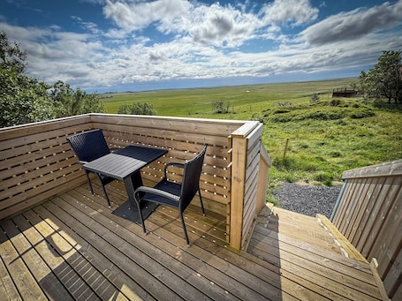 Outdoor dining. Áshamrar cottage 3