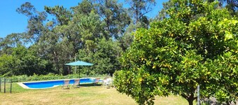 House with swimming pool and private property 15 minutes from Vigo (pet friendly).