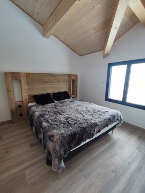 5 makuuhuonetta, vauvan matkasänky, ilmainen Wi-Fi