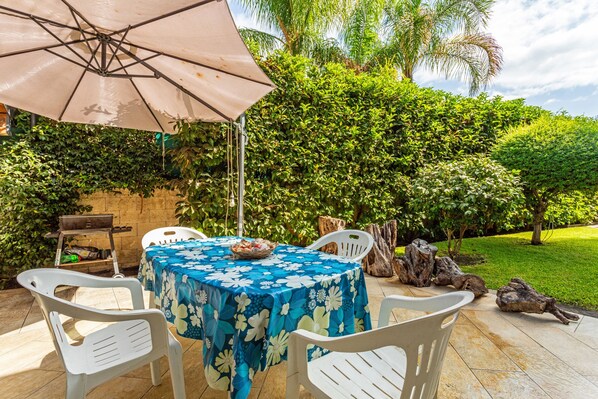 屋外ダイニングエリア