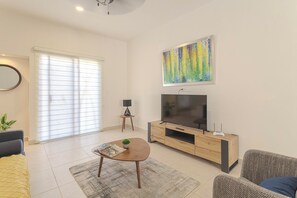 TV - Stylish Condo with Premium Amenities (Mérida)