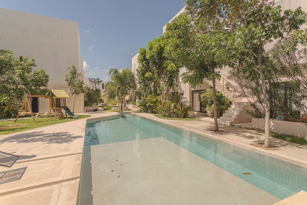 Kolam renang terbuka