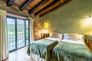 10 bedrooms, free WiFi, bed sheets - Country House 'La Casona De Barrio' with Mountain View, Private Pool and Wi-Fi (Barrio)