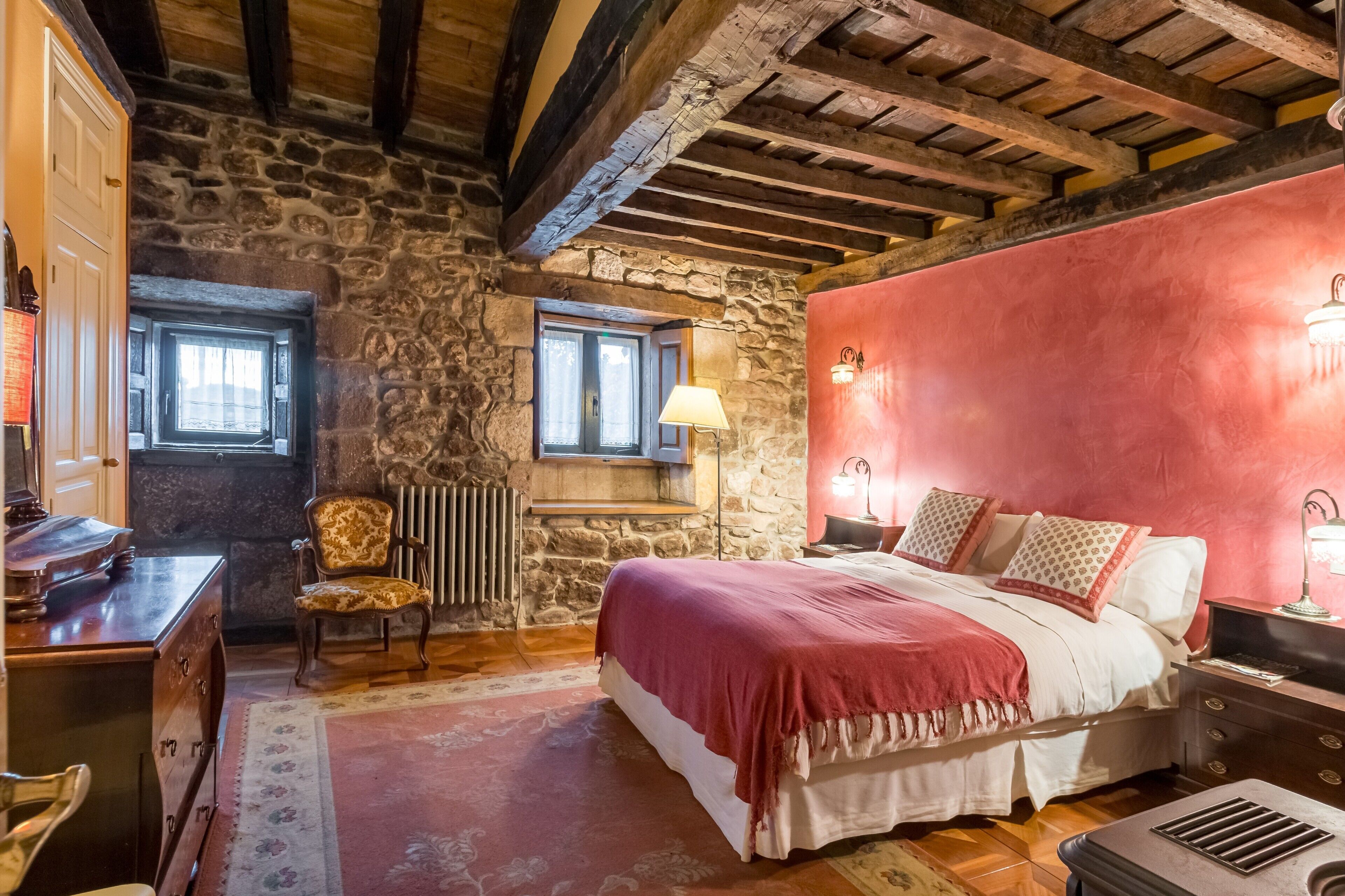 10 bedrooms, free WiFi, bed sheets