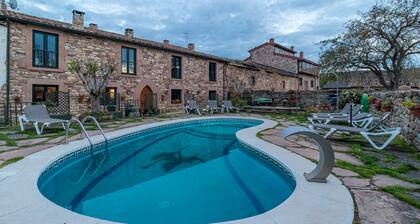 Country House 'La Casona De Barrio' with Mountain View, Private Pool and Wi-Fi