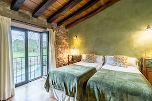 10 bedrooms, free WiFi, bed sheets - Country House 'La Casona De Barrio' with Mountain View, Private Pool and Wi-Fi (Barrio)