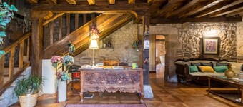 Country House 'La Casona De Barrio' with Mountain View, Private Pool and Wi-Fi