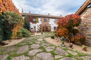 Exterior - Country House 'La Casona De Barrio' with Mountain View, Private Pool and Wi-Fi (Barrio)