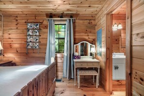 3 chambres, fer et planche à repasser, Wi-Fi gratuit, draps fournis
