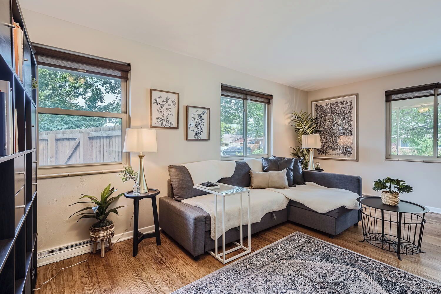 New property! Quaint and cozy, pet and kid friendly, 3 bedroom home in convenien