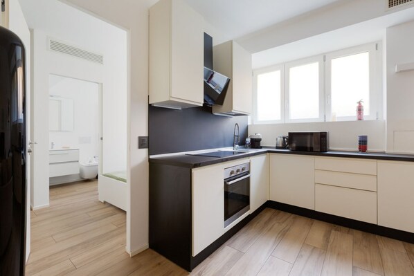 Fridge, microwave, oven, stovetop