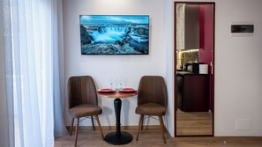 Dining - Cherry Balcony Central Apartment
 (Tiranë)