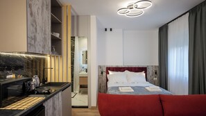 1 bedroom, iron/ironing board, WiFi, bed sheets - Cherry Balcony Central Apartment
 (Tiranë)