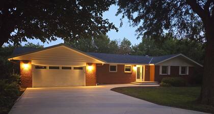 The Bradley House - Beautiful & Spacious Home - Near Campus & Stadium