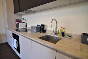 Fridge, microwave, oven, dishwasher - Kempton 2 Bedroom Flat BN224EAT04 (Brighton and Hove)