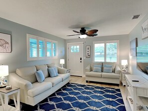 42-inch TV with cable channels - Sunrise Cottage (Port Orange)