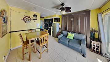 Condo (1 Bedroom) | Front of property