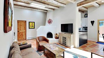 Condo (3 Bedrooms) | Property amenity
