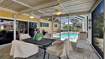 獨棟房屋, 多張床, 可使用泳池 (Paradise Cove - 3 Pets Allowed) | 用餐區