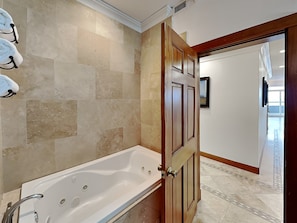 Condo (4 Bedrooms) | Imagen general