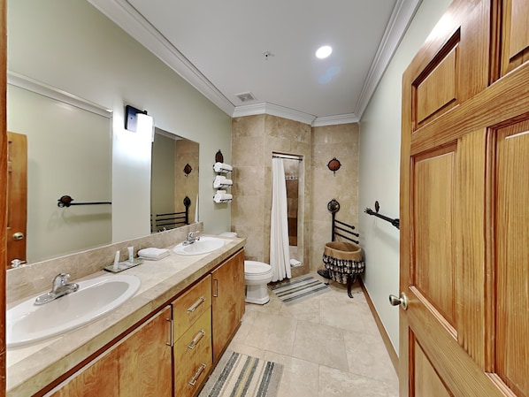 Condo (4 Bedrooms) | Imagen general