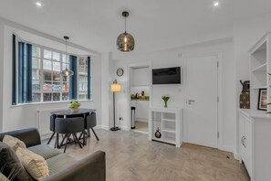 View from property - Contemporary Apartments Chelsea (London)