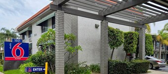 聖塔安娜 Studio 6 套房飯店