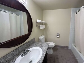 Ensemble douche/baignoire, serviettes fournies