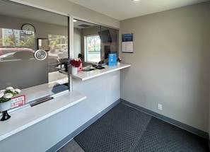 Lobby - Studio 6 Suites Santa Ana, Ca (Santa Ana)