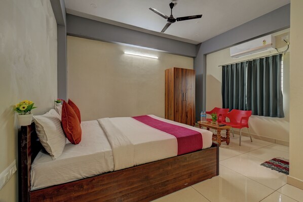 Premium bedding, free WiFi, bed sheets - Hotel Light House Comforts - Mysore (Mysore)