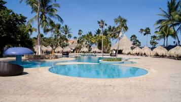 4 outdoor pools, open 9:00 AM to 6:00 PM, free pool cabanas