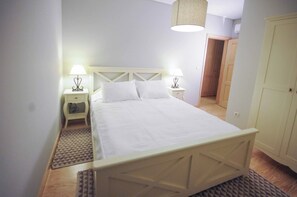 5 chambres, fer et planche à repasser, Wi-Fi, draps fournis