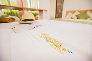 ห้องทริปเปิล (06) | พื้นที่ทำงานแบบใช้แล็ปท็อป, ผ้าปูที่นอน