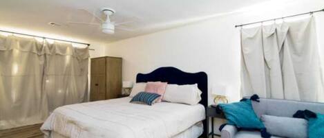 2 bedrooms, iron/ironing board, WiFi, bed sheets