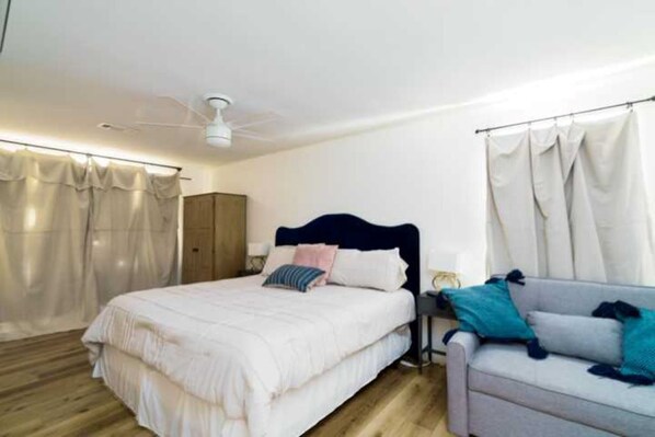 2 bedrooms, iron/ironing board, WiFi, bed sheets
