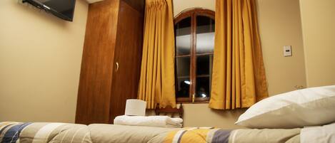 Quarto casal standard, vista para a cidade | Wi-Fi de cortesia