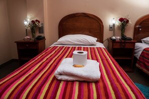 Standard Twin Room, City View | Free WiFi - Hostal Pukawara (Huaraz)