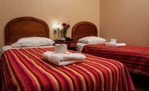 Standard Twin Room, City View | Free WiFi - Hostal Pukawara (Huaraz)