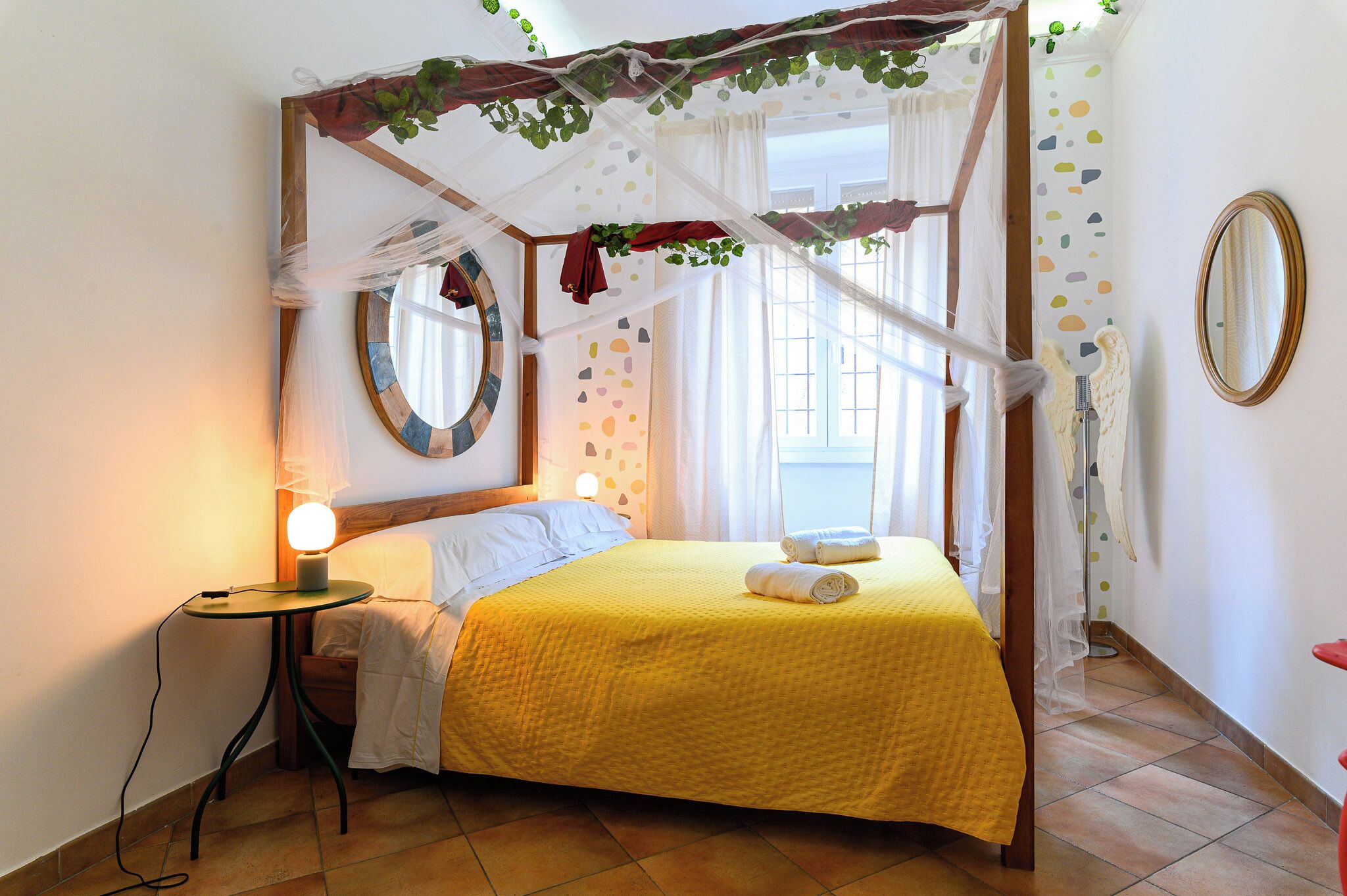 3 chambres, coffres-forts dans les chambres, bureau