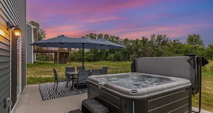 Brand New House with Hot Tub! Gameroom! Workspace!