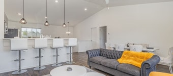 Brand New House with Hot Tub! Gameroom! Workspace!