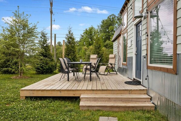 Outdoor dining - #1 Junior Mint · Junior Mint @ Acony Bell Tiny Home Village (Mills River)