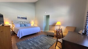 A bedroom with a bed, bedside lamps, a wooden dresser, a chair, and a desk. - Hudson oh beautiful Hudson (Hudson)