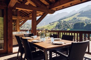 Outdoor dining - Chalet, view panoramic, terrace, balcony, fireplace or stove, tv, 152m², La Clusaz (La Clusaz)