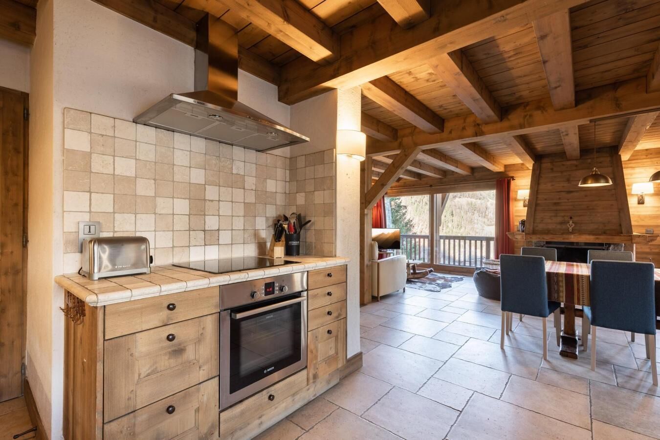 Geladeira, micro-ondas, fogão, lava-louças