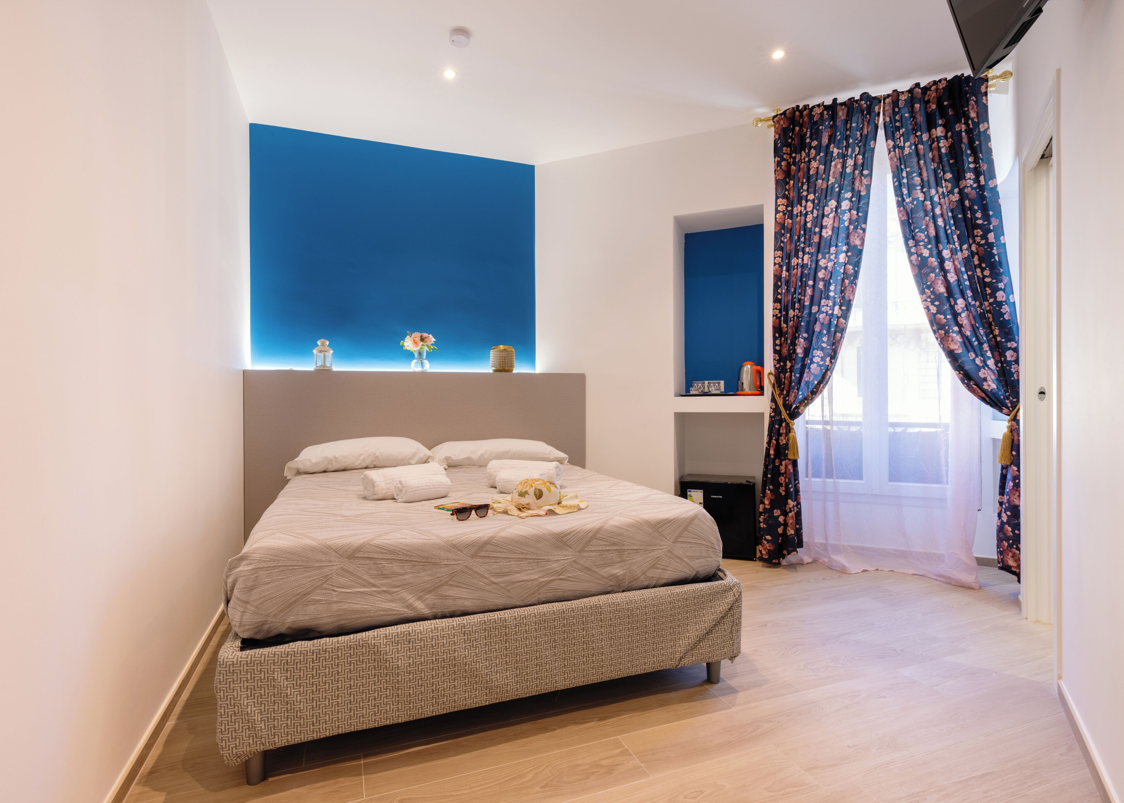 Comfort Double or Twin Room, Private Bathroom | Hypo-allergenic bedding, memory foam beds, in-room safe, desk