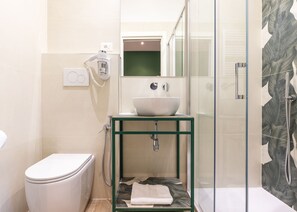 Comfort Triple Room, Private Bathroom | Bathroom