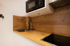 Frigorífico, microondas, horno y lavavajillas