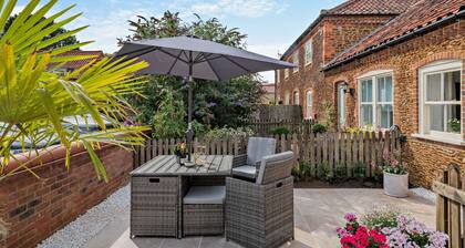 Old Hall Cottage - One Bedroom House, Sleeps 2