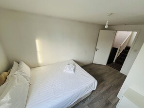 1 室のベッドルーム、WiFi、ベッドシーツ